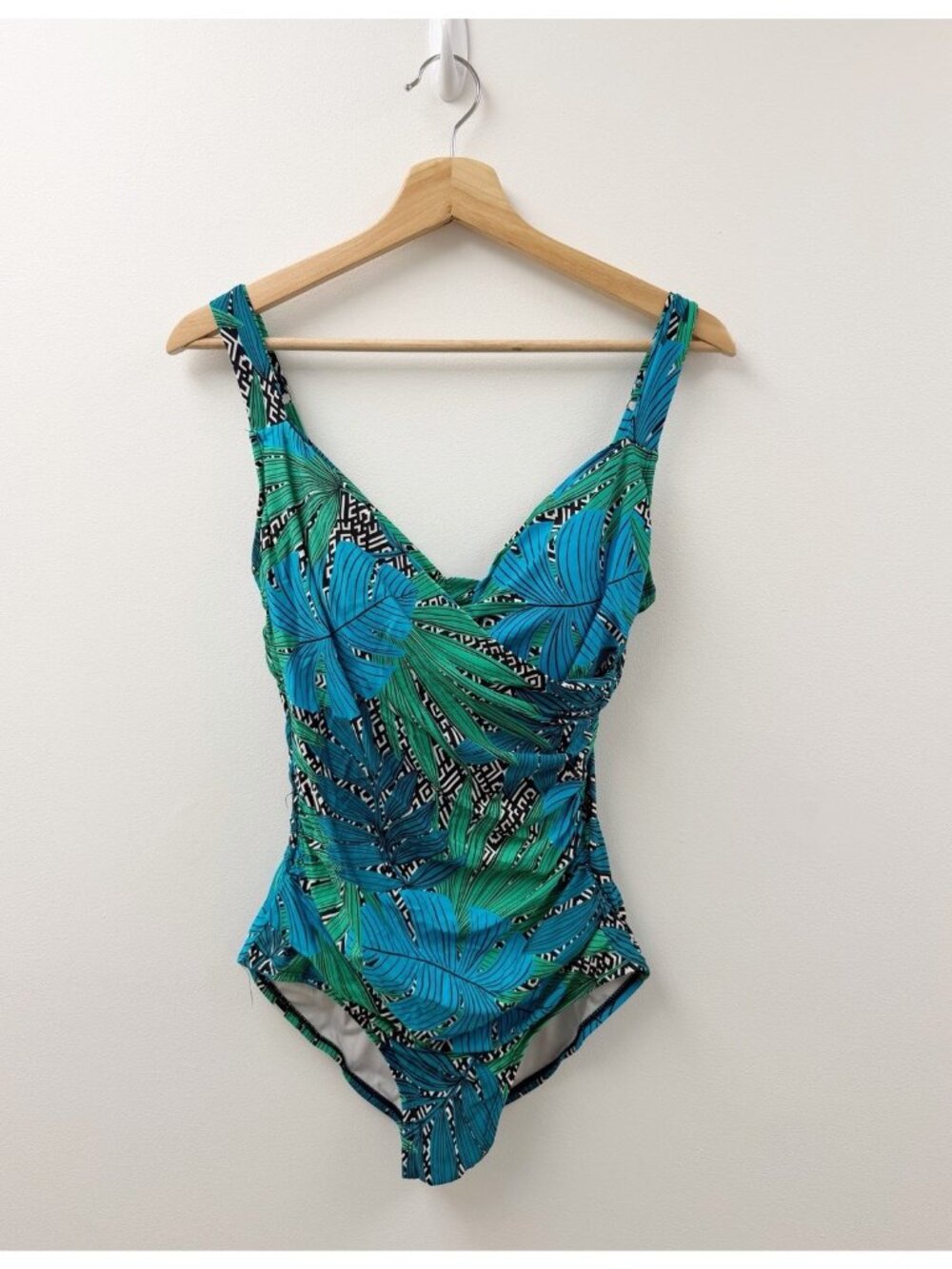 Jantzen Womens One Piece Swimsuit Tropical Leaf Print Tummy Control Sz 8